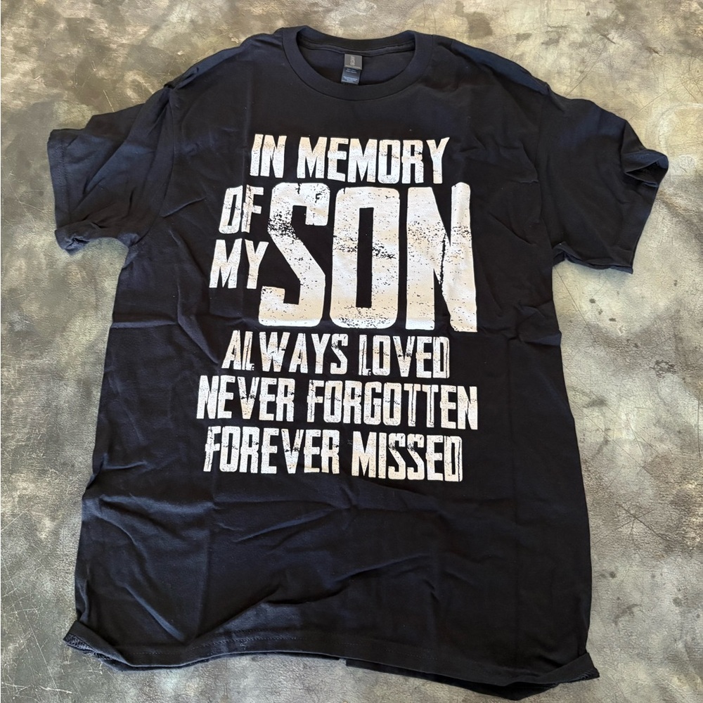 NWOT, Men’s Gildan graphic t-shirt, black, medium, P86